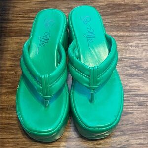 So Me Vibrant Green Women's platform Sandals size 8